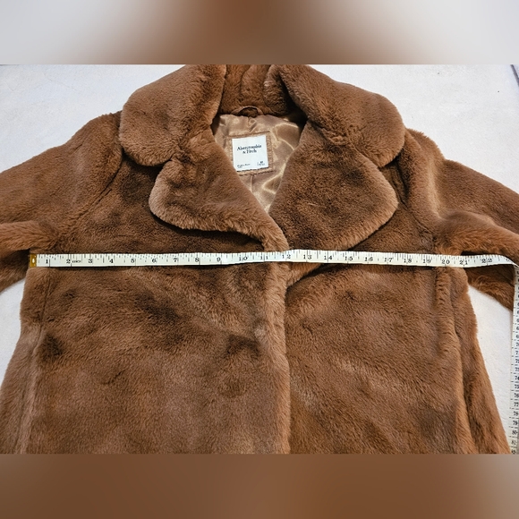 Abercrombie & Fitch Brown Faux Fur Cropped Coat/Jacket in size M - Picture 10 of 10